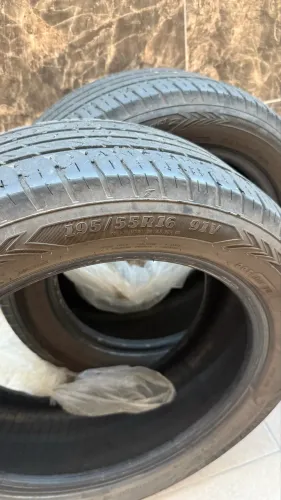 Vendo 2 Pneus195/55 R16 Goodyear