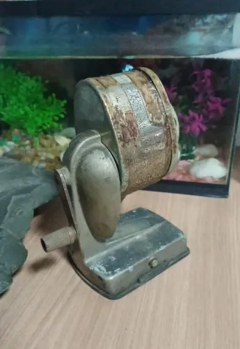 Apontador de Lápis à manivela