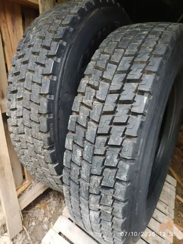 2 Pneus 295/80R22,5