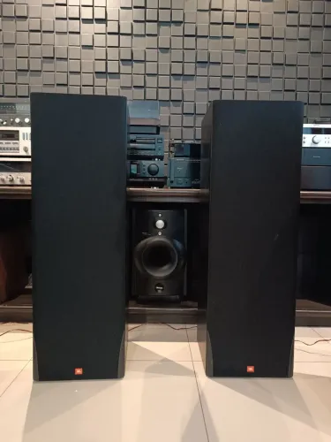 Caixas acústicas JBL MRV-310