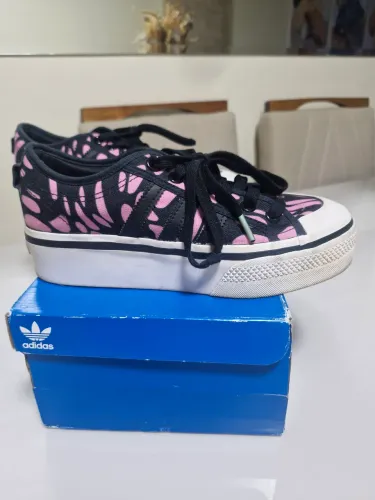 Tênis adidas Nizza