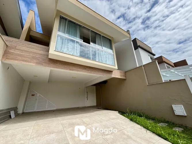 Casa duplex com elevador de 196m² com 02 suítes à venda Velha Central