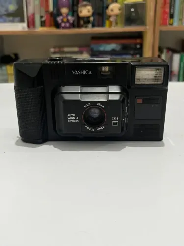 Câmera Yashica MF-A70 - ITEM DE COLECIONADOR - OBJETO DECORATIVO