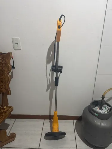Aparador de grama eletrico 1.600 watts cabo bipartido 110V/220V - 2 Saídas de Fio de Nylon