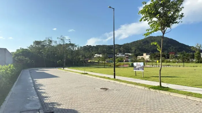 Terreno com matrícula em lotamento controlado, 392,78m² - Bosque Galérie - Campeche/Floria