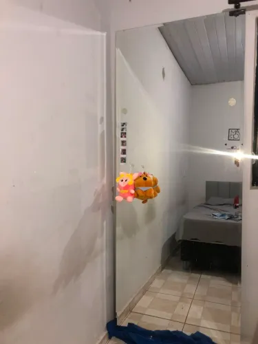 Vende-se esse espelho com apenas um quebradinho na ponta!!!