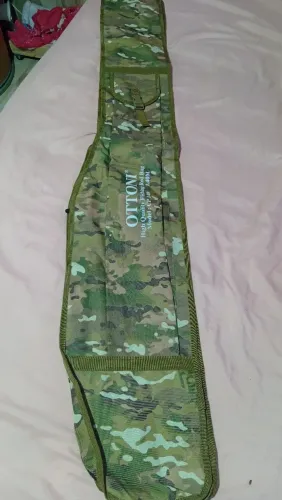 Vendo bolsa para carregar vara de pesca ,com dois compartimentos 1,40 de comprimento
