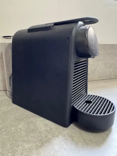 Cafeteira Nespresso Essenza Mini Preta