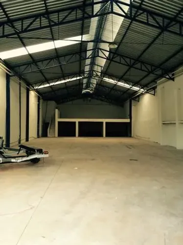Vendo troco galpão 580 m2