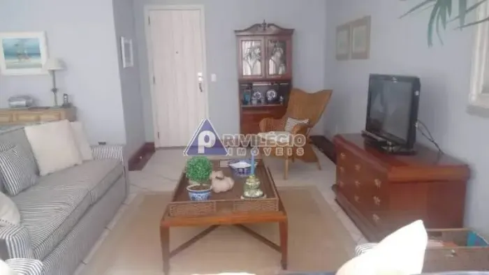 Privilégio Imóveis Vende: Excelente apartamento em COPACABANA na quadra da praia, COPACABA