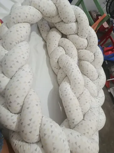 Almofada de berço trançada