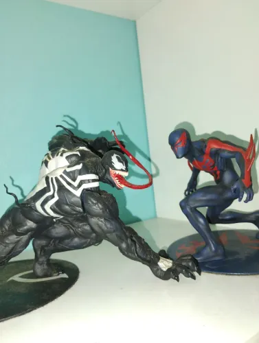 VENOM E HOMEM SRANHA. ACTION FIGURES KOTOBUKYIA