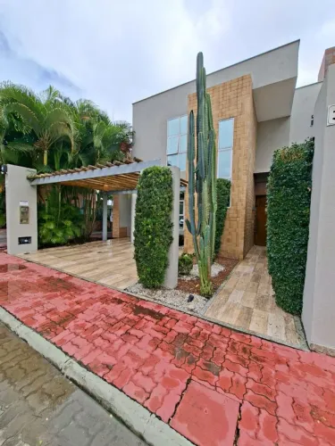 Aluga-se Duplex dentro de condomínio no bairro Sim, com excelente localização!
