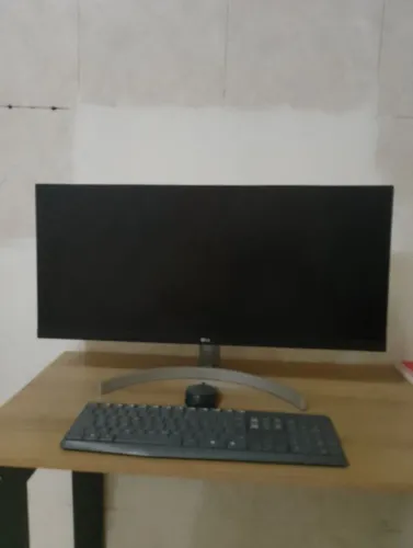 Monitor LG UltraWide 29 polegadas com teclado e mouse bluetooth