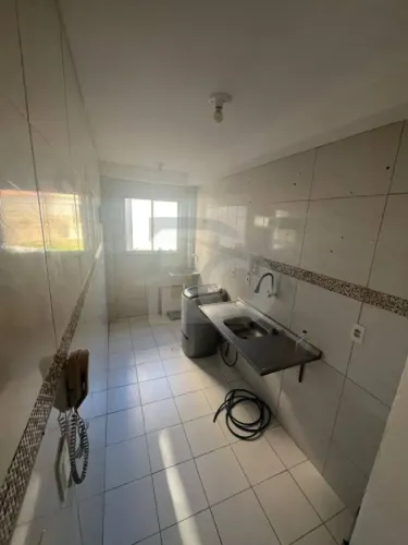 Apartamento no Condomínio Vila Real com 2 Quartos, Varanda e Área de Lazer;