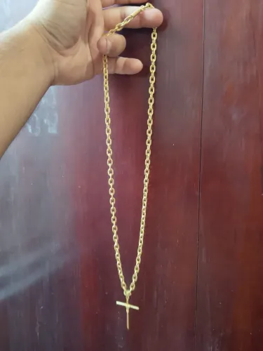 Vendo esse lindo cordão com crucifixo feito 100% de moeda antiga idêntico ao ouro cuida