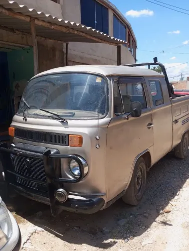 Vende-se Kombi 