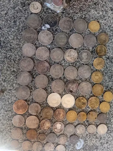 Vendo moedas antigas de Reis 