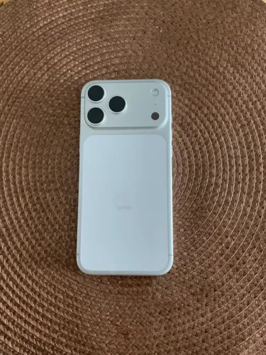 iPhone 17 pro max silver