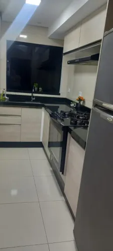 Casa semimobiliada,piscina de 6m,3qts,3 vagas e financia.