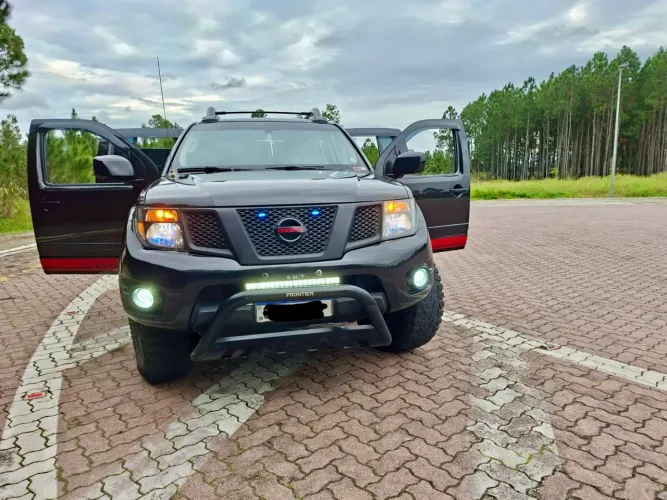 Nissan Frontier SV AT. CD 4X4 2.5 TB Dies. Aut. 2015