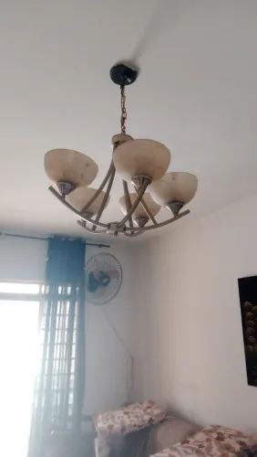 Vendo esse lustre 130 Reais a vista não entrego, motivo ganhei outro...