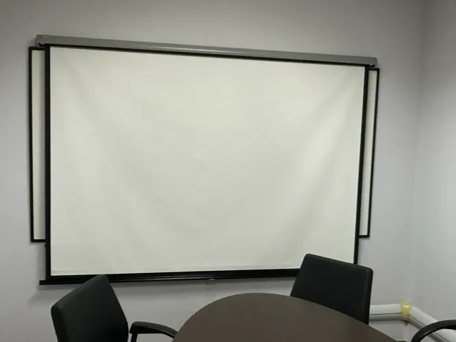 Lousa com tela de projecao  retratil 2x 2,10 cm