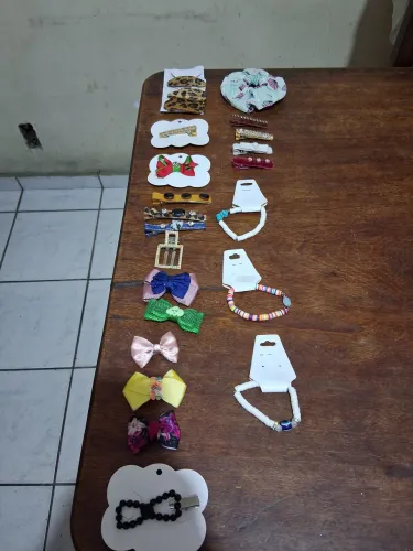 Laços e pulseiras artesanais novos