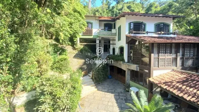Casa para Locação 5 Quartos, 2 Suites, 3 Vagas - Vila Progresso, Niterói - RJ