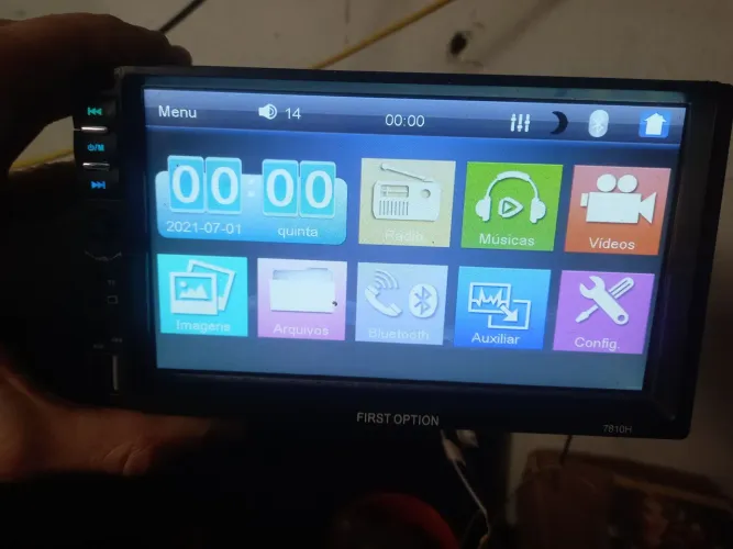 Vendo radio multimídia funcionando perfeitamente 100 pra hj abaixou preço desapego vem nel