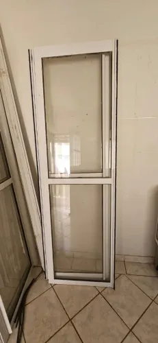 Porta de Alumínio de correr branca vidro liso