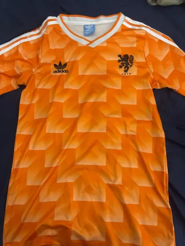Versão da camisa retrô Holanda 88