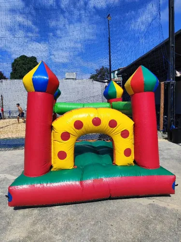 Pula pula, fliperama, totó e outros brinquedos para locação 