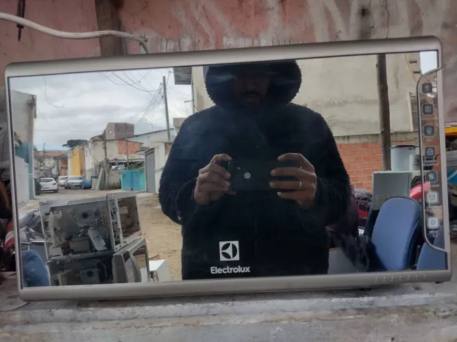 Vendo microondas da Electrolux 31L espelhado 