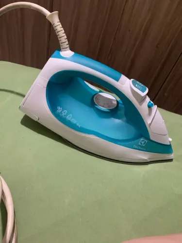 Ferro de passar electrolux