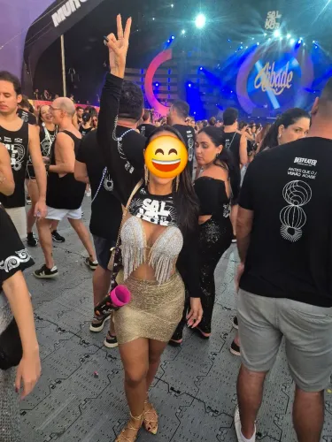 Top em correntaria todo rebordado