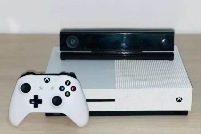 XBOX ONE S + KINECT
