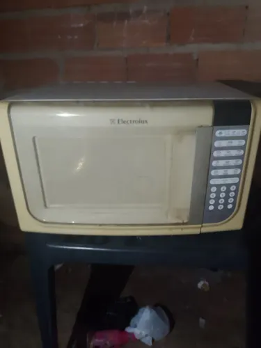 Microondas Electrolux usado