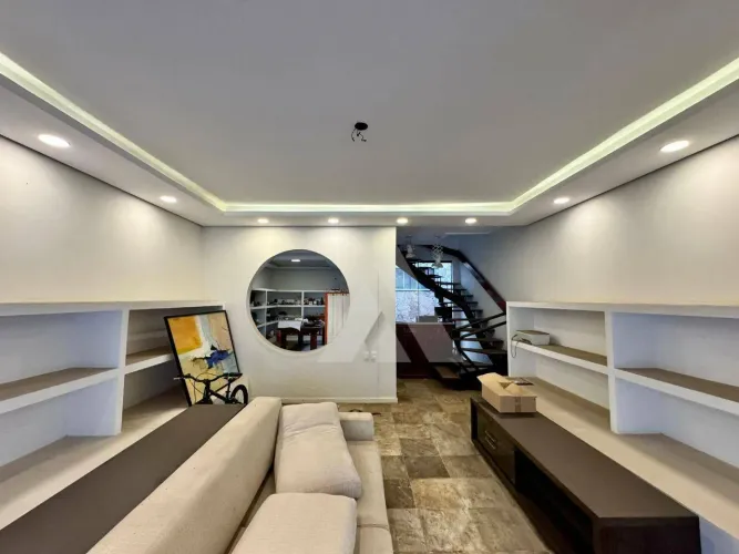 Casa com 3 quartos e 5 salas para alugar, - Centro - Itapetininga/SP.