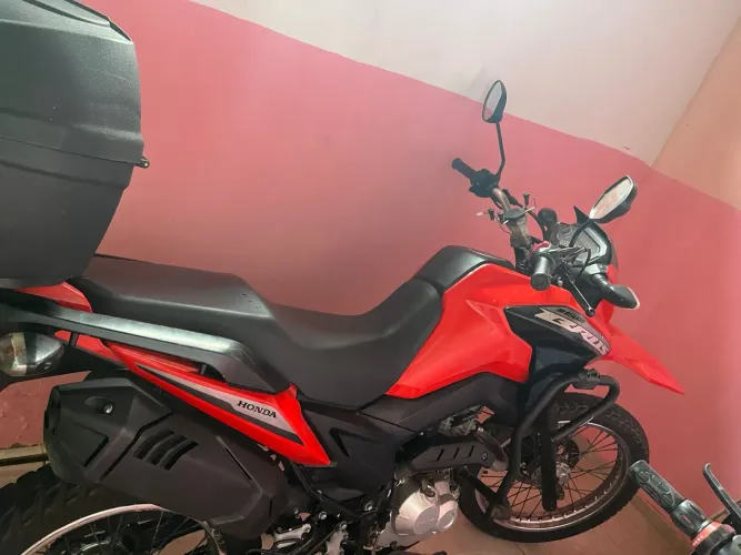 Uma Bros 160 tudo perfeito nela. Só de transferir