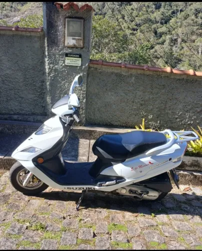 Susuki burgman 125, ano 2013. Documento ok.chave reserva e manual.