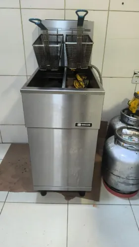 Fritadeira macom a gás , 2 lados cada lado 15L 
