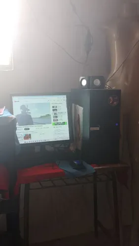 Ven-se um computador completo 