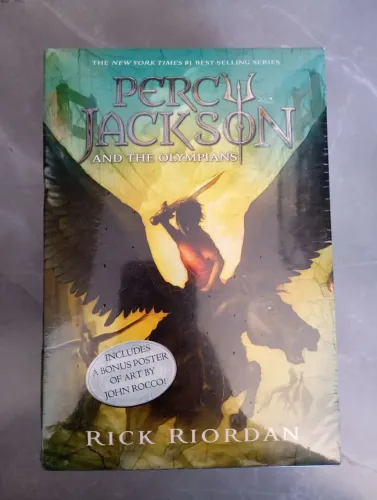 Caixa com 5 livros Percy Jackson em INGLÊS