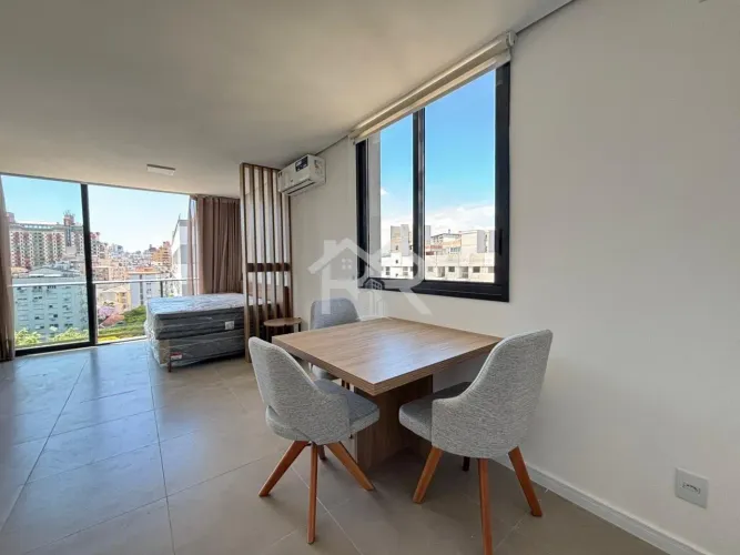 Apartamento loft mobiliado para alugar no bairro Bom Fim em Porto Alegre.