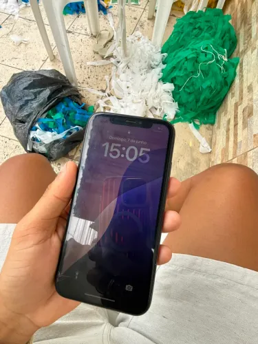 IPHONE XR, 128 gigas, vendo ou troco!
