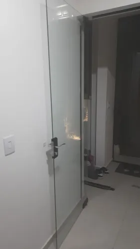 Vendo porta e janela de vidro