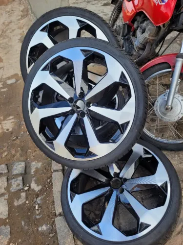 Rodas tarântula 5x100 muito novas sem detalhes 4 pneus zero vendo e troco 16 17 18 19 20