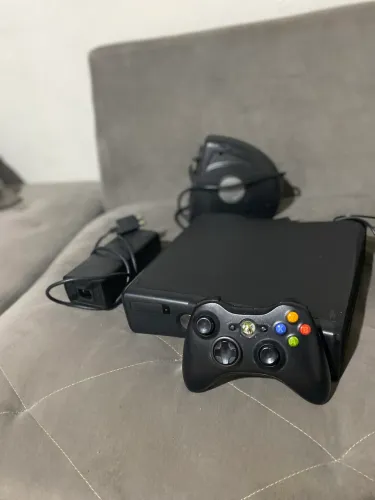 Xbox 360 Super Slim Desbloqueado RGH + HD 120GB + 29 Jogos + Módulo Isolador