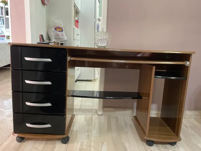 Rack semi novo para computador